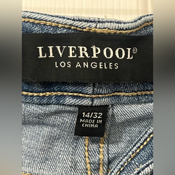 Liverpool Los Angeles Crop Flare 5-Pocket Hi-Low Fray Hem - Size 32 / 14 - Picture 4 of 5